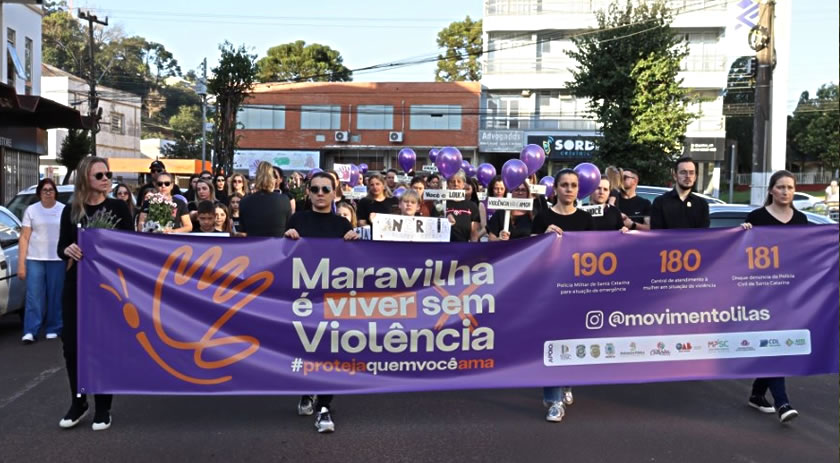 Vigília em homenagem a memória de Andréia Sotoriva mobiliza comunidade e reforça mensagem de enfrentamento a violência