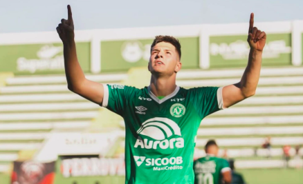 Chapecoense perde artilheiro para o Japão e anuncia reforço para a Série B
