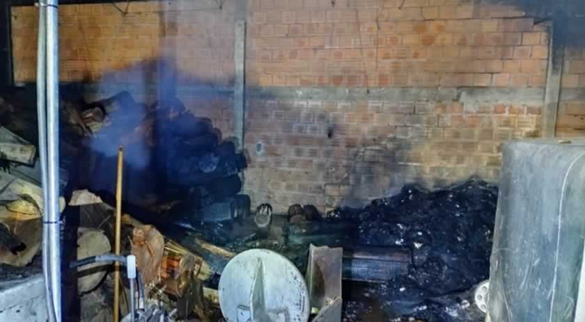 Empresa de reciclagem é atingida por incêndio