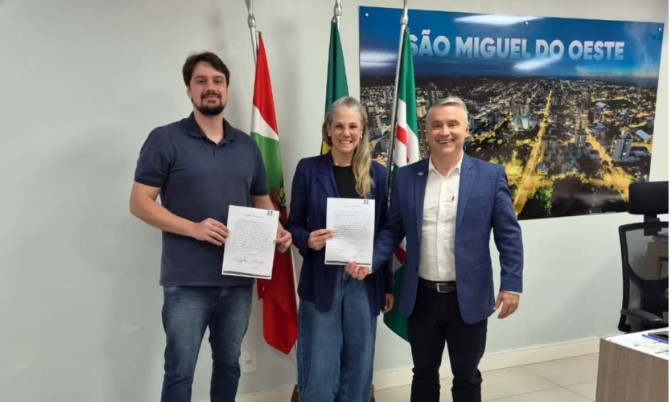 Assinadas ordens de serviço para obras de cercamento em duas escolas municipais