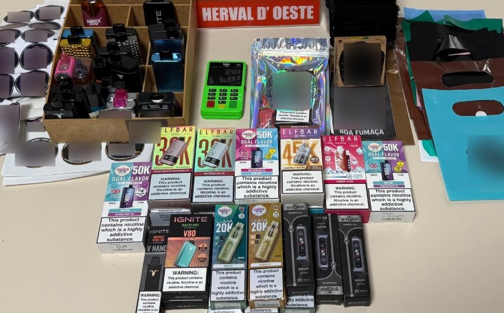 Polícia investiga venda de cigarros eletrônicos para adolescentes