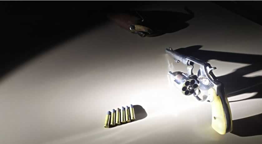 Homem é preso após ameaçar outro com arma de fogo em boate