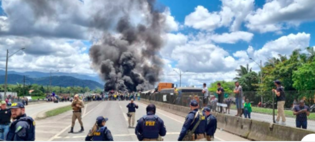 Após cinco dias de bloqueios, PRF libera última rodovia federal em SC