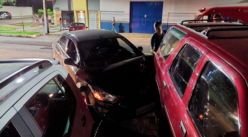 Embriagado e com CNH vencida, jovem causa acidente