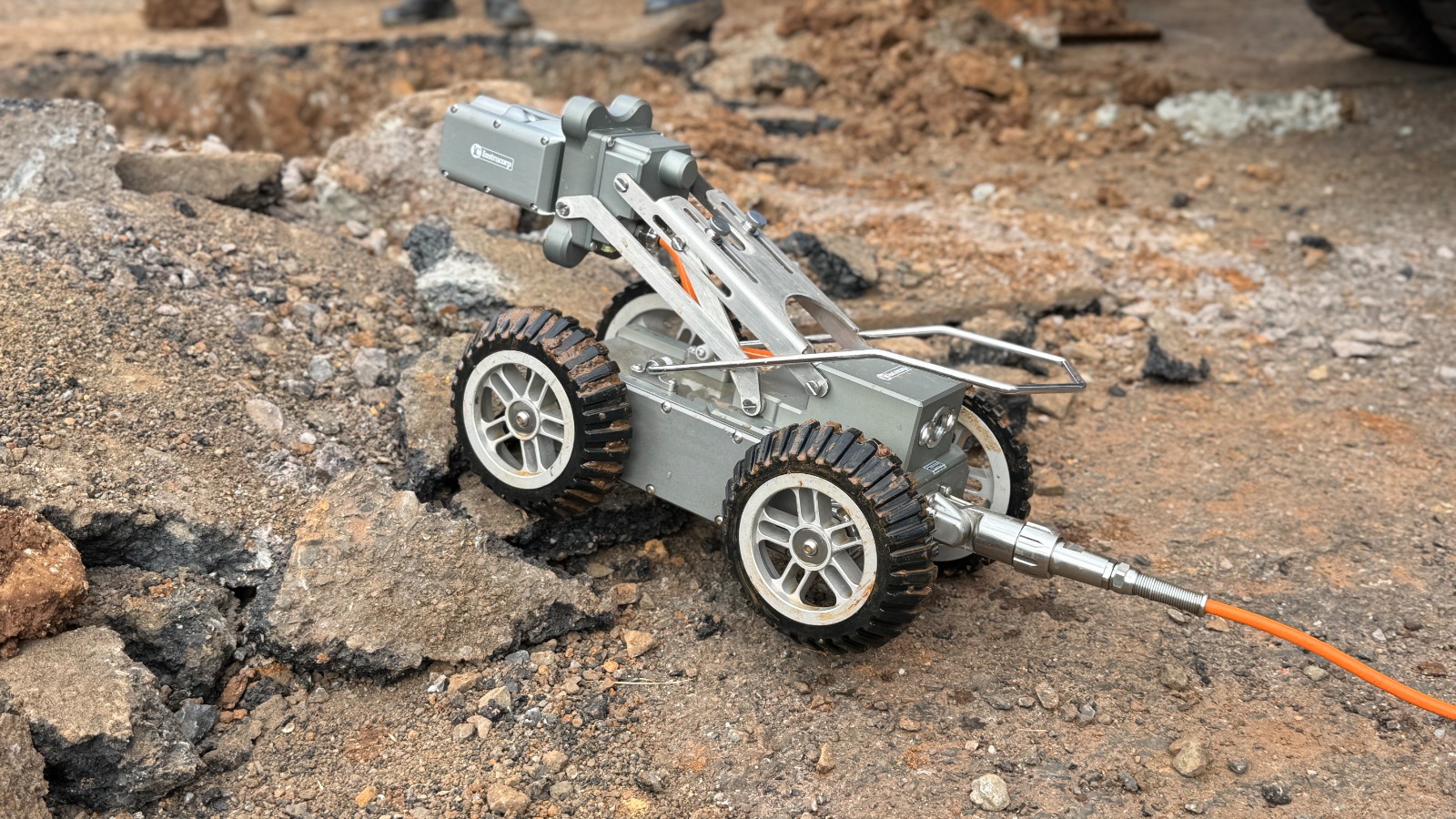 Robô passa a inspecionar tubulações