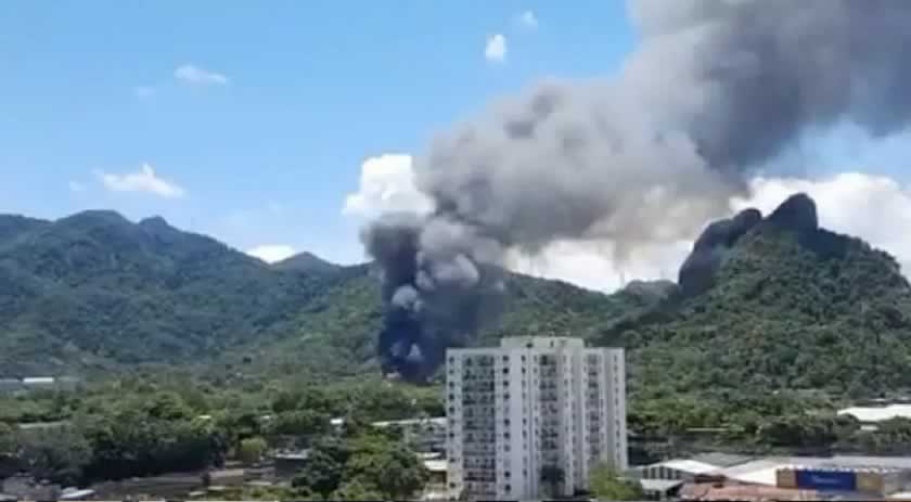 Projac, centro de produção da Globo, arde em chamas e imagem impressiona