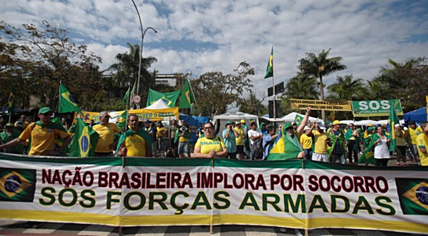 Manifestantes protestam contra a volta do PT e ministros do STF em ao menos 12 Estados
