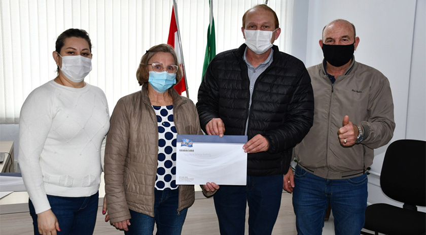 Administração Municipal entrega matrículas do Loteamento Link após regularização