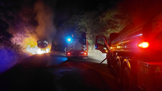 Incêndio em carreta deixa trânsito interrompido na BR 282