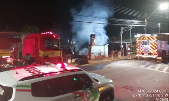 Casal morre em incêndio residencial durante a madrugada em SC