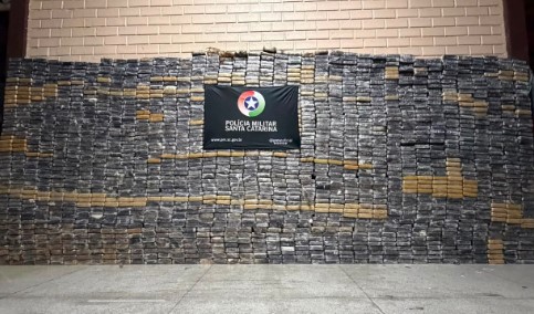 Mais de 3,5 toneladas de cocaína são apreendidas em casas em SC