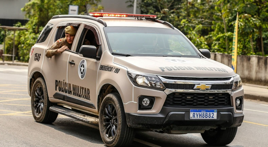 Homem condenado por porte ilegal de arma e exploração sexual de menores é preso