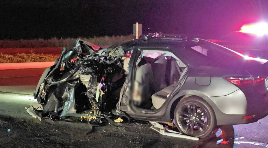 Motorista fica ferido após colisão entre carro e caminhão na serra da Maria Preta