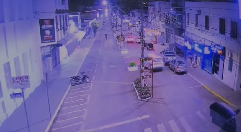 Jovem é indiciado após empinar moto e fugir da polícia