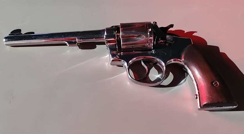 Homem é preso por porte ilegal de arma de fogo