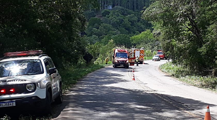 Mulher fica ferida em saída de pista
