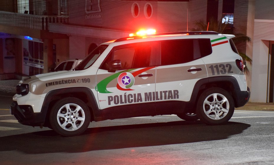 Homem é flagrado perturbando o sossego e desacata policiais