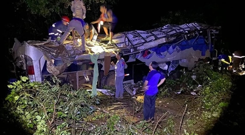 Acidente com ônibus de trabalhadores deixa 10 mortos e 21 feridos