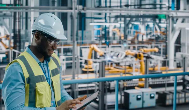 Produção industrial volta a crescer, mas segue distante do patamar pré-pandemia