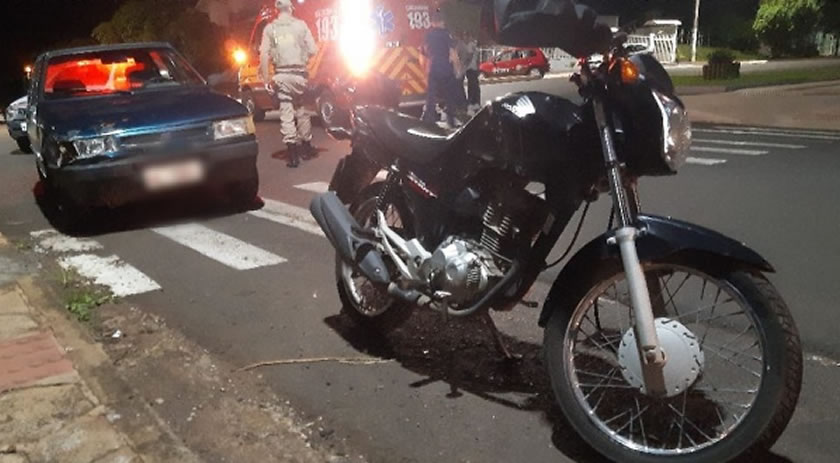 Acidente entre carro e moto mobiliza equipes do Corpo de Bombeiros e PM