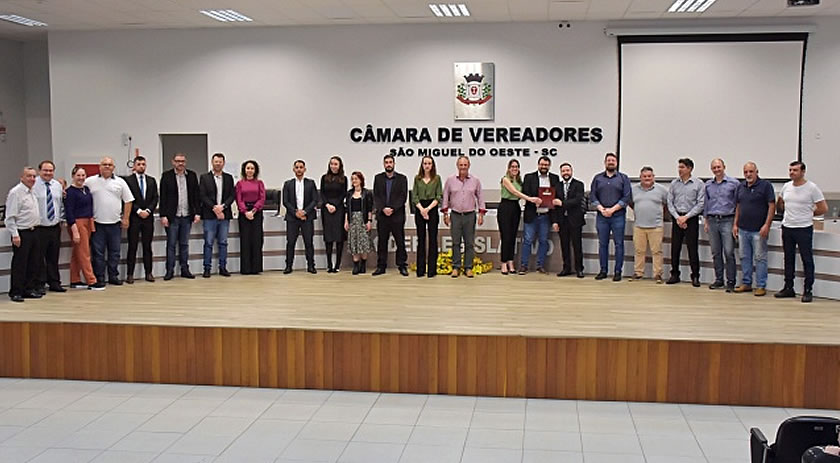 Moção de aplauso presta homenagem pelo Dia do Advogado