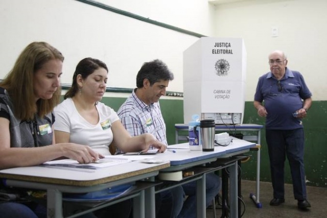 Mesários que não justificaram ausência vão pagar multa de 50% do salário mínimo