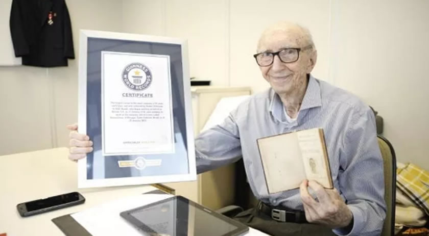 Funcionário mais antigo do mundo completa 100 anos: 'A vida é uma passagem na Terra, aproveite'