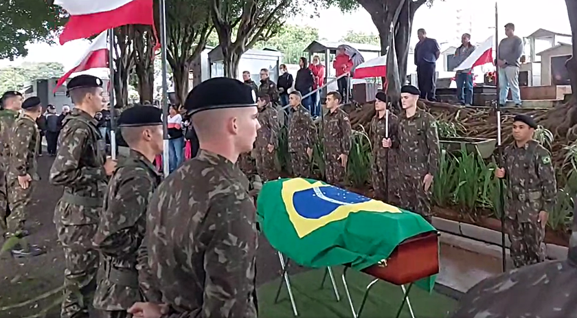 Ex-combatente da FEB é sepultado com honras militares no cemitério São Miguel