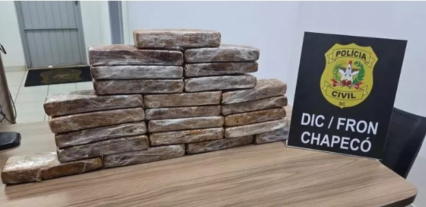 Três pessoas são presas em Chapecó com 13 kg de maconha