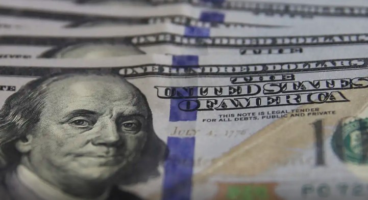 Bolsa volta a bater recorde e tem maior alta em 15 meses em novembro