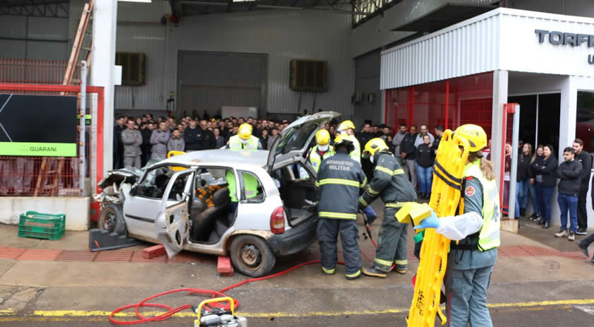 Simulação de acidente de trânsito