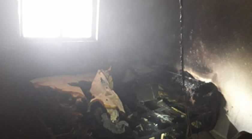 Avó é presa suspeita de atear fogo em colchão com neta no quarto em SC