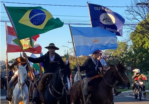 Cavalarianos saem de SMO rumo à Argentina na 2ª Cavalgada Internacional da Cultura Gaúcha