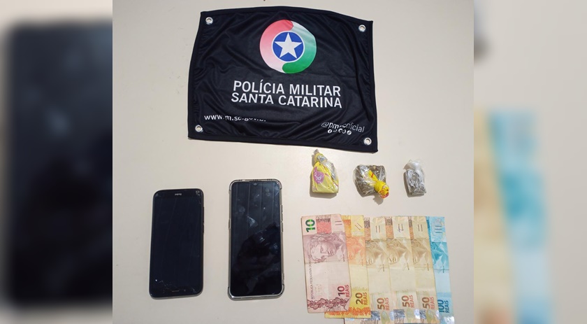 PM flagra tráfico de drogas no Bairro São Gotardo