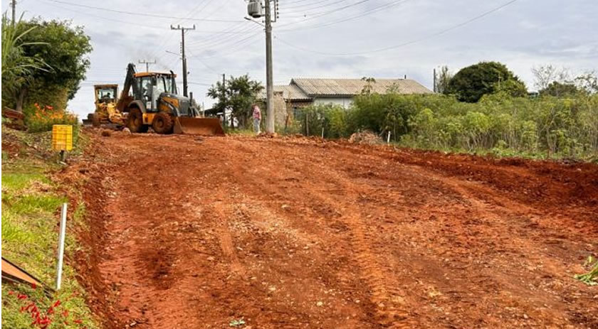 Secretaria Municipal de Obras trabalha na adequação de ruas para calçamento