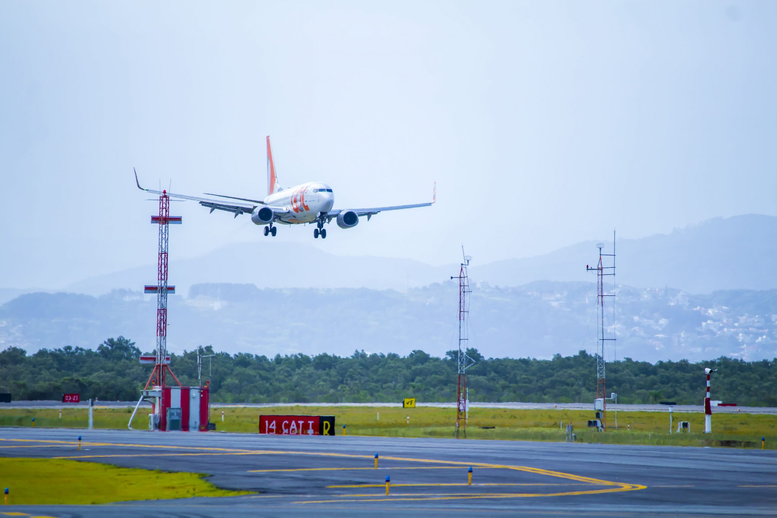 Aeroportos podem sofrer desabastecimento de combustível, alerta Abear