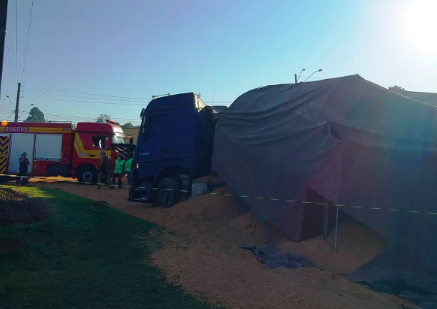 Caminhoneiro ameaça equipe de resgate após acidente em SC