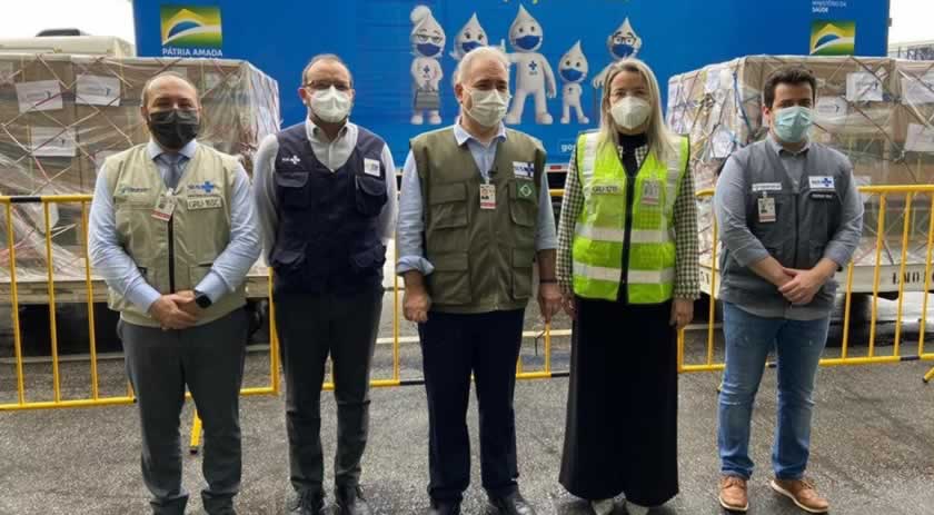 Lote de 1,5 milhão de doses da vacina da Janssen chega ao Brasil