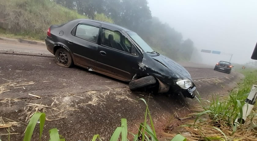Motorista capota veículo e é encontrado 8h depois de acidente