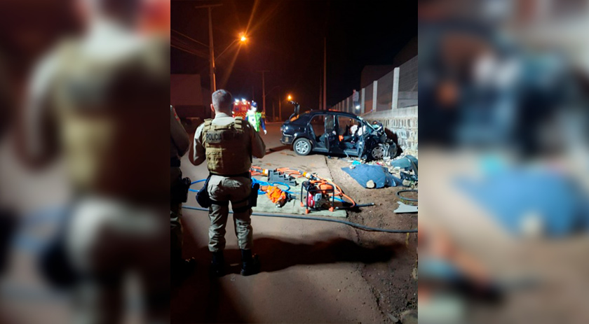 Colisão em muro de cooperativa termina com duas pessoas mortas