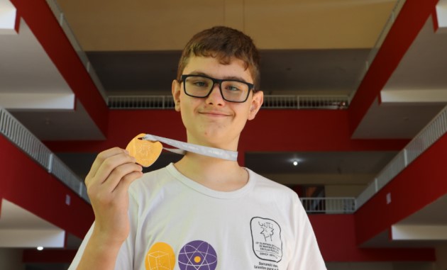 Estudante de Maravilha conquista ouro na OBMEP e se destaca entre os talentos da matemática no Brasil