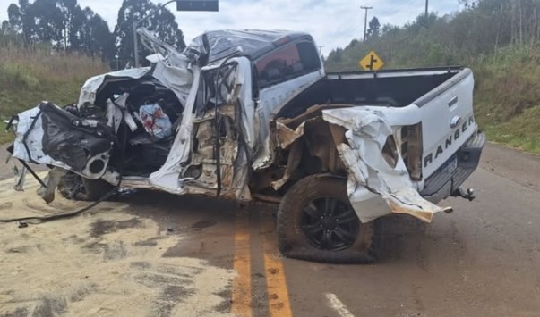 Ultrapassagem em local proibido termina em colisão frontal e deixa motorista em estado grave em SC