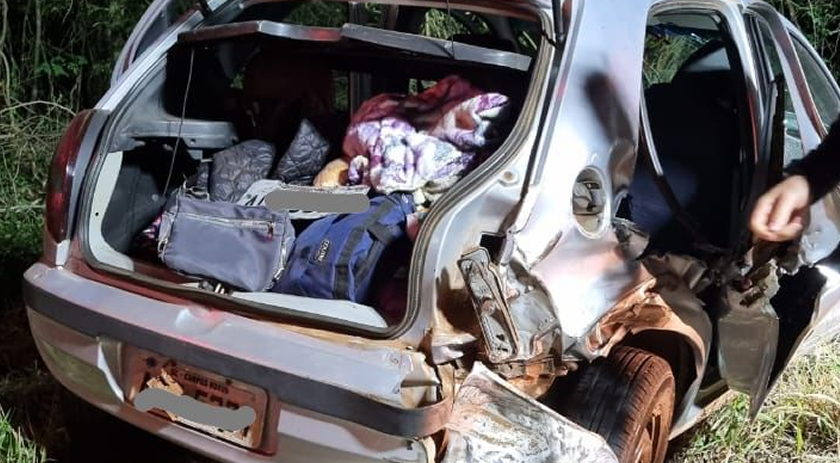Colisão entre caminhonete, carro e dois caminhões deixa uma pessoa ferida na BR-282