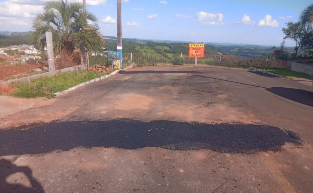 Secretaria de Obras de Guaraciaba realiza operação tapa-buracos e avança na recuperação das vias do município