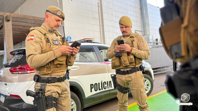 Polícia Militar apreende veículos com irregularidades