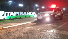 Motociclista foge da polícia em abordagem no centro