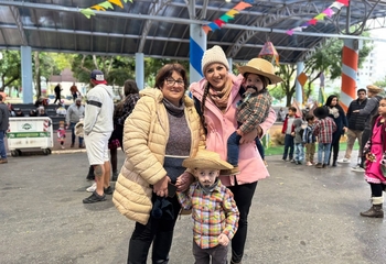 Chuva e frio não desanimam "Arraiá de São Migué" e público lota a Praça Walnir Bottaro Daniel