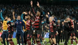 Flamengo resiste à pressão do Racing, segura empate e é finalista da Libertadores