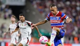 Com gol de Breno Lopes, Fortaleza vence o Flamengo e respira na briga contra o Z-4 do Brasileirão