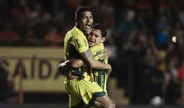 Com um a mais, Mirassol vence o Sport fora de casa e encosta no Cruzeiro